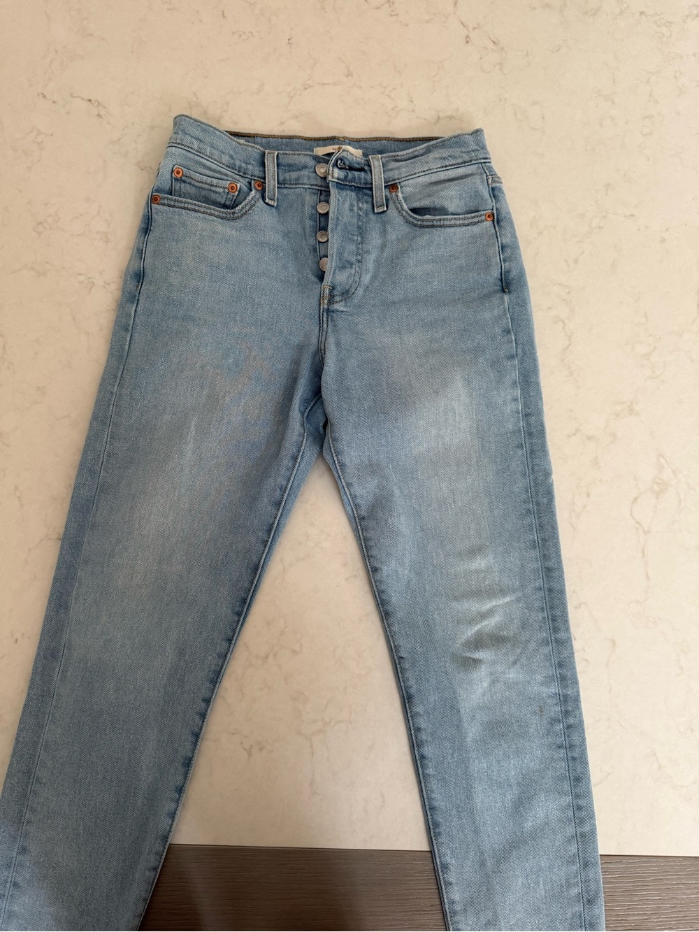 Levi's Wedgie Jeans Straight  Light Wash High-Rise Button-Fly cropped Jeans